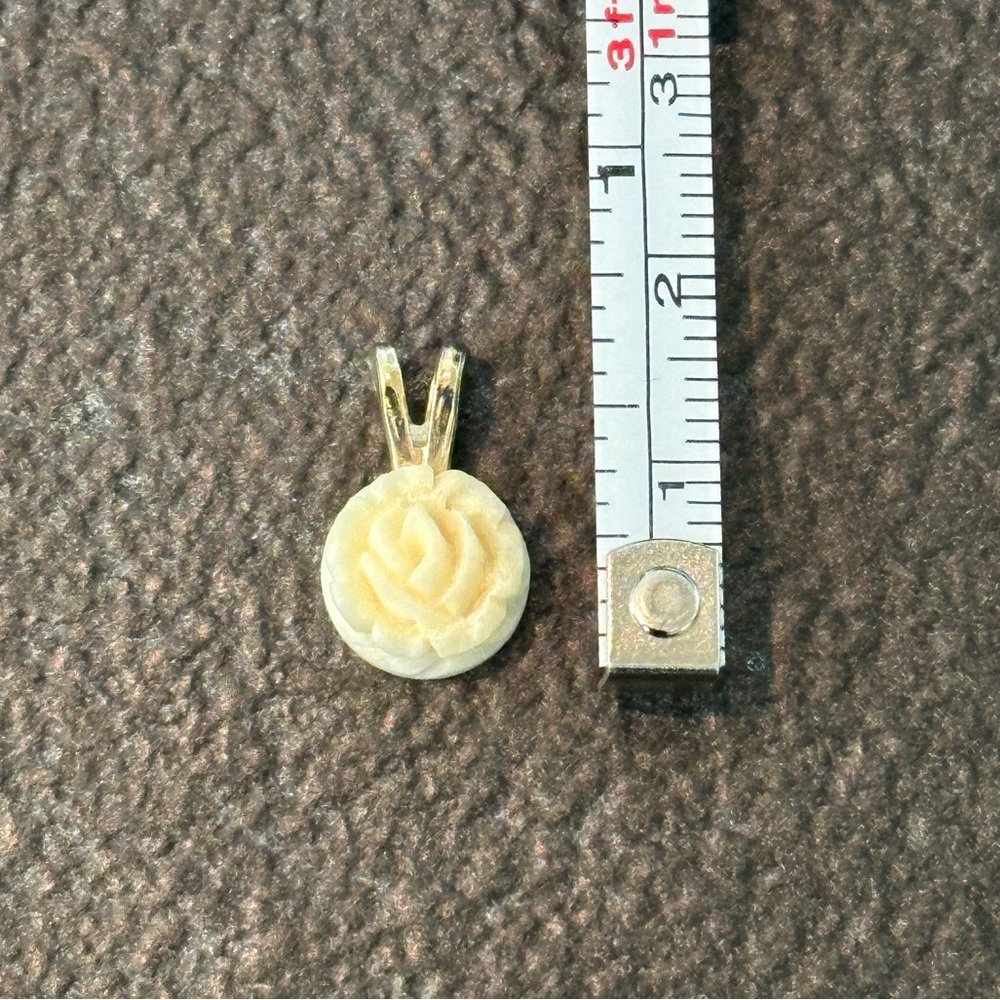 Vintage Ivory Rose Pendant - Picture 6 of 6